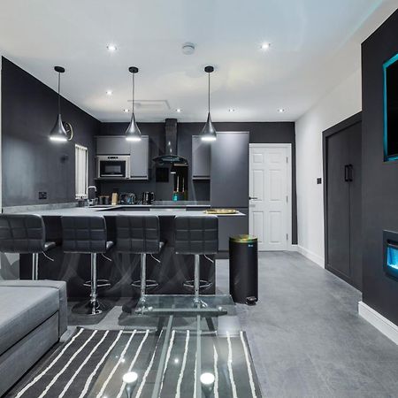 Two Bed Modern Apartment 5Min Walk To Town Centre With Free Parking ! Under New Management Blackpool Eksteriør bilde
